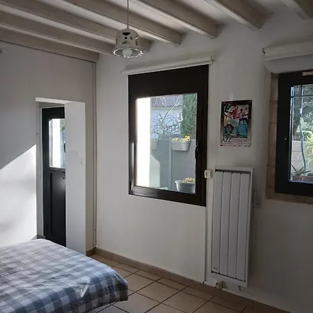 Studio Charmant Et Calme Villeneuve Les Avignon Entree Et Cour Independantes Climatisation Piscine Parking Exterior foto
