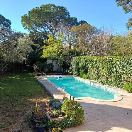 Studio Charmant Et Calme Villeneuve Les Avignon Entree Et Cour Independantes Climatisation Piscine Parking Exterior foto